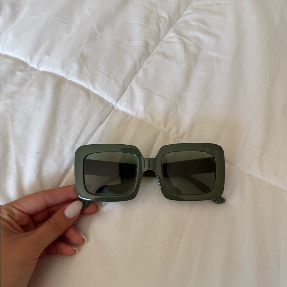 Stylish Green Square Sunglasses